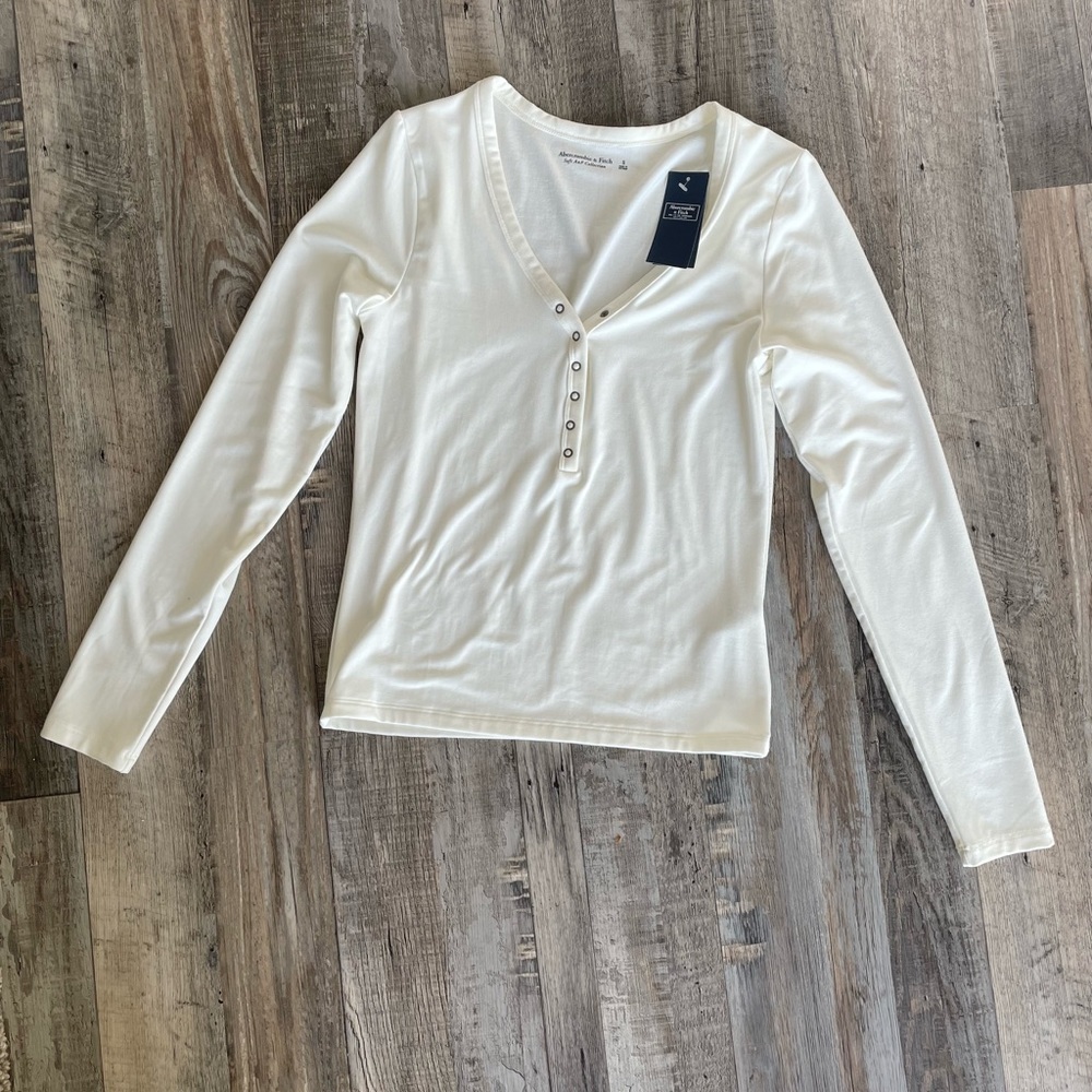 NEW Abercrombie & Fitch long sleeve v neck top